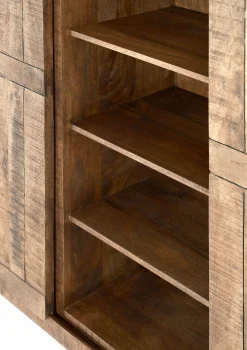 Highboard, Kamerun
