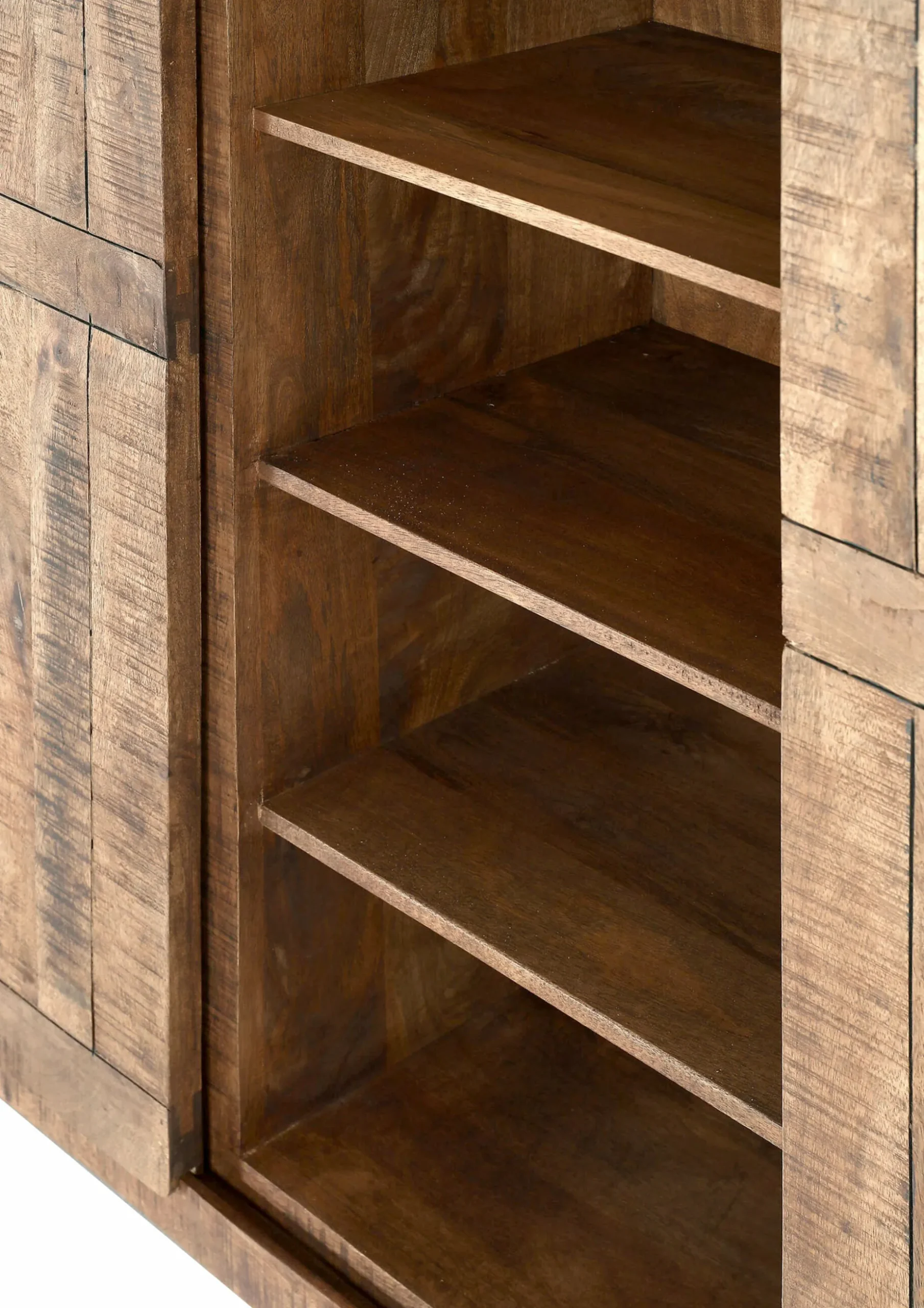 Highboard, Kamerun