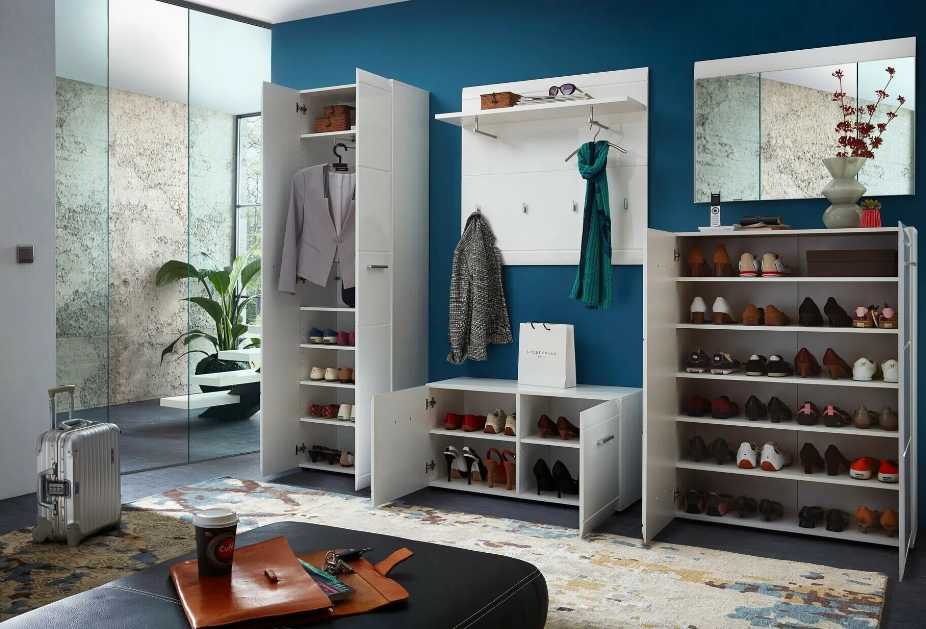Schuhbank, Adana