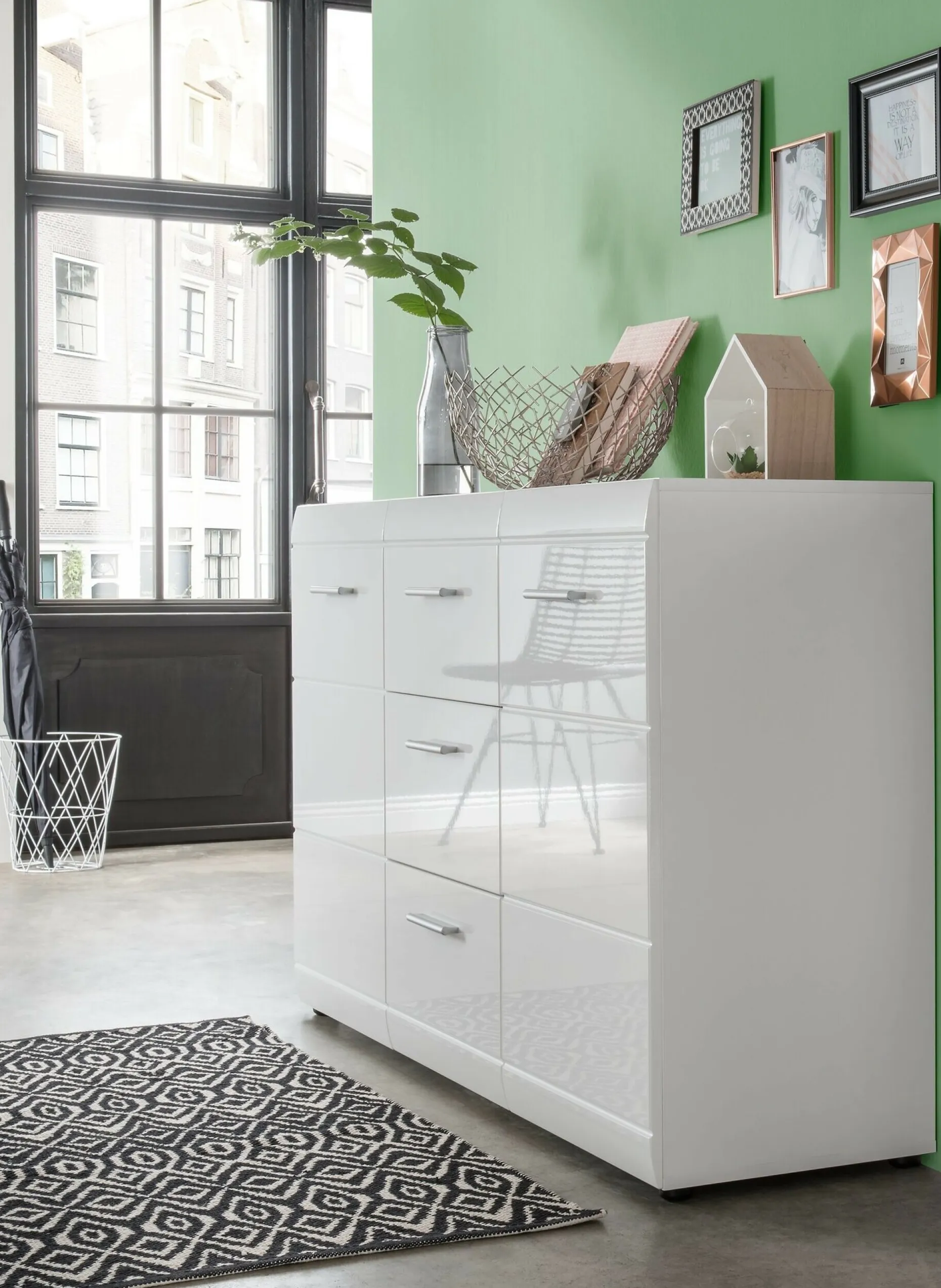 Sideboard, Adana
