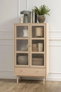 Vitrine, Aston